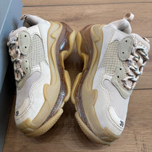 Load image into Gallery viewer, Balenciaga Triple S Size 39

