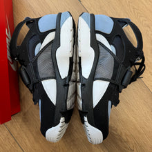 Load image into Gallery viewer, Nike Air Trainer Huaraches Size 9.5
