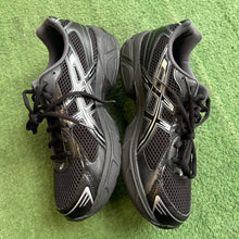 Load image into Gallery viewer, ASICS Black Sliver Gel-1130s Size 8.5
