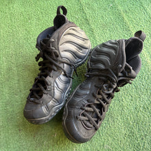 Load image into Gallery viewer, Yeezy Anthracite Foamposites Size 10
