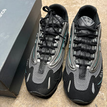 Load image into Gallery viewer, New Balance 1000s Size 9
