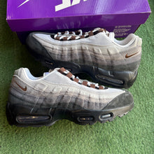 Load image into Gallery viewer, Nike SB Cacao Wow Air Max 95s Size 9.5
