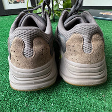 Load image into Gallery viewer, Yeezy Mauve 700s Size 10.5
