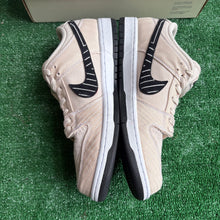 Load image into Gallery viewer, Nike SB Albino &amp; Preto Low Dunks Size 10.5
