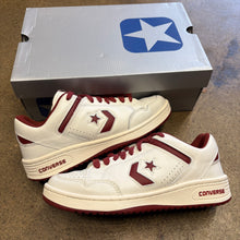 Load image into Gallery viewer, Converse Weapons Size 9

