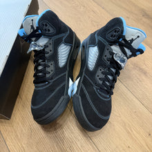 Load image into Gallery viewer, Jordan University Blue 5s Size 10.5
