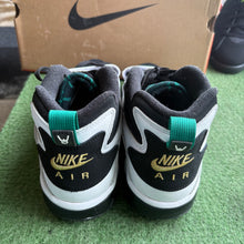Load image into Gallery viewer, Nike Emerald Diamond Turfs Size 12

