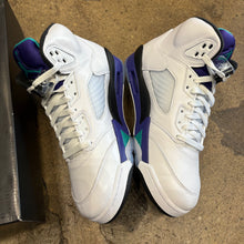Load image into Gallery viewer, Jordan Grape 5s Size 9
