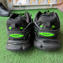 Load image into Gallery viewer, Balenciaga Tracks Size 46
