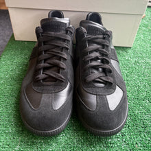 Load image into Gallery viewer, Maison Margiela Gats Size 41.5
