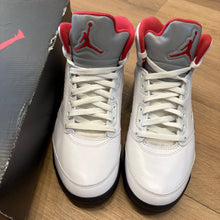 Load image into Gallery viewer, Jordan Fire Red 5s Size 9
