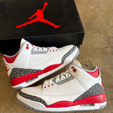 Load image into Gallery viewer, Jordan Fired Red 3s Size 9
