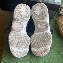 Load image into Gallery viewer, Nike LeBron Ashes 15 Size 8
