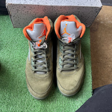Load image into Gallery viewer, Jordan Olive 5s Size 12
