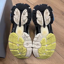 Load image into Gallery viewer, Balenciaga Runners Size 41
