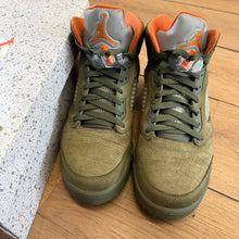 Load image into Gallery viewer, Jordan Olive 5s Size 10.5
