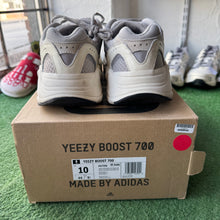 Load image into Gallery viewer, Yeezy Static 700 V2s Size 10
