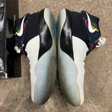 Load image into Gallery viewer, Nike Kyrie Parade 2s Size 13
