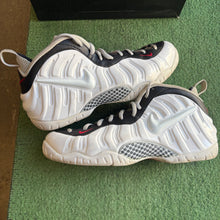 Load image into Gallery viewer, Nike White Black University Red Foamposites Pros Size 13
