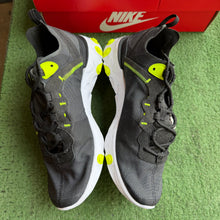 Load image into Gallery viewer, Nike Element React 55s Size 8
