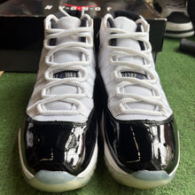 Load image into Gallery viewer, Jordan Concord 11s Size 8
