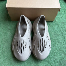Load image into Gallery viewer, Yeezy Sand Foam Runner Size 6
