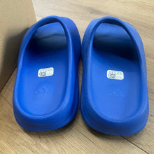 Load image into Gallery viewer, Adidas Yeezy Azure Slides Size 8
