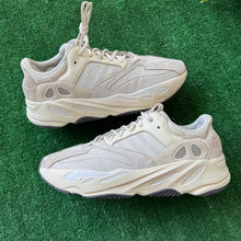 Load image into Gallery viewer, Yeezy Analog 700s Size 12
