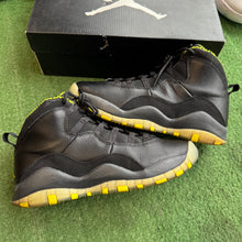 Load image into Gallery viewer, Jordan Venom 10s Size 7Y
