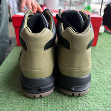 Load image into Gallery viewer, Nike Black Sesame Air Max Goadomes Size 11
