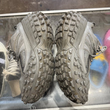Load image into Gallery viewer, Balenciaga Defenders Size 43
