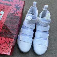 Load image into Gallery viewer, Nike LeBron Soldier 11s Size 8
