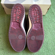 Load image into Gallery viewer, Nike Riot Skateshop SB Low Dunks Size 10
