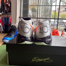 Load image into Gallery viewer, Nike KD Galaxy 4s Size 10
