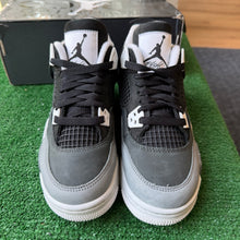 Load image into Gallery viewer, Jordan Fear 4s Size 4Y
