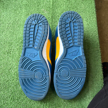 Load image into Gallery viewer, Nike UCLA Low Dunks Size 9
