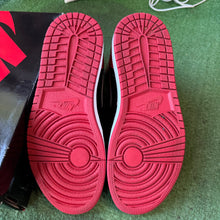 Load image into Gallery viewer, Jordan Patent Bred 1s Size 9
