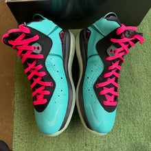 Load image into Gallery viewer, Nike LeBron South Beach 8s Size 9
