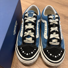 Load image into Gallery viewer, Vans Navy Pearlized Old Skool 36s Size 9

