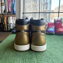 Load image into Gallery viewer, Jordan Metallic Gold 1s Size 11.5
