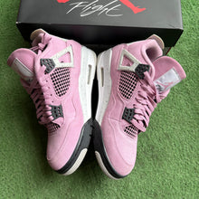 Load image into Gallery viewer, Jordan Orchid 4s Size 10.5W/9M

