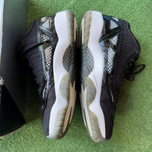 Load image into Gallery viewer, Jordan Craft Black White ie Low 11s Size 9.5
