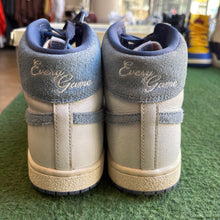 Load image into Gallery viewer, Nike Every Game Diffused Blue Air Ships Size 8.5

