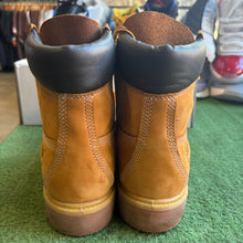 Load image into Gallery viewer, Timberland 6 Inch Boot Size 8
