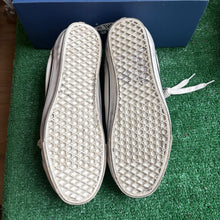 Load image into Gallery viewer, Vans White Pearlized Old Skool 36s Size 11
