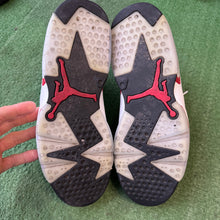Load image into Gallery viewer, Jordan Red Oreo 6s Size 10.5
