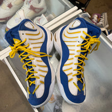 Load image into Gallery viewer, Nike Air Bakins Size 10

