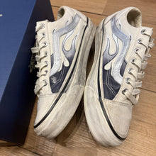 Load image into Gallery viewer, Vans Archive Flame LX Old Skools Size 7.5
