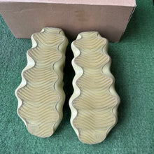 Load image into Gallery viewer, Yeezy Resin 450s Size 7.5
