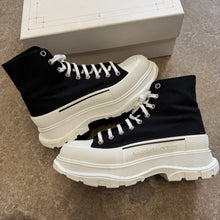 Load image into Gallery viewer, Alexander McQueen Boots Size 45
